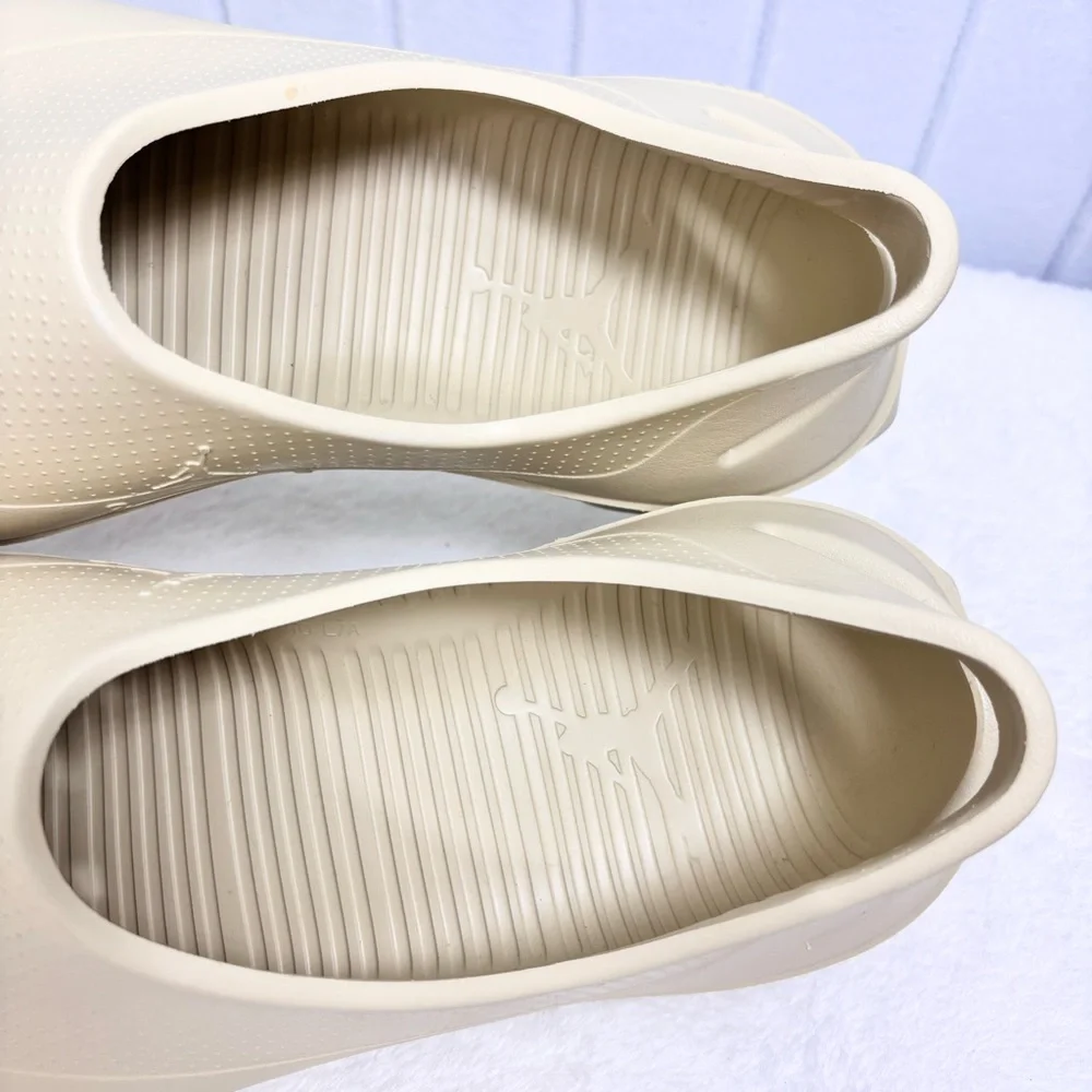 Jordan System.23 Team‎ Gold Men’s Slip On Shoes  Sandals  size 10